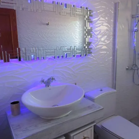 Golden Dreams & Perfect For ***** Апартаменты Адехе