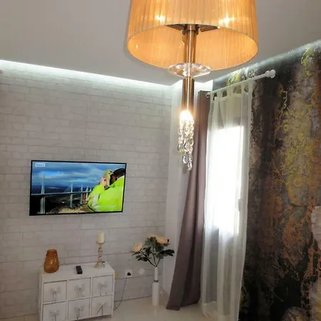 Golden Dreams & Perfect For ***** Апартаменты Адехе